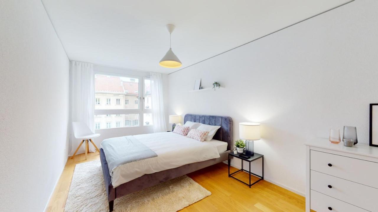 Sublime Contemporary Apartment In The City Centre ラショー・ド・フォン エクステリア 写真