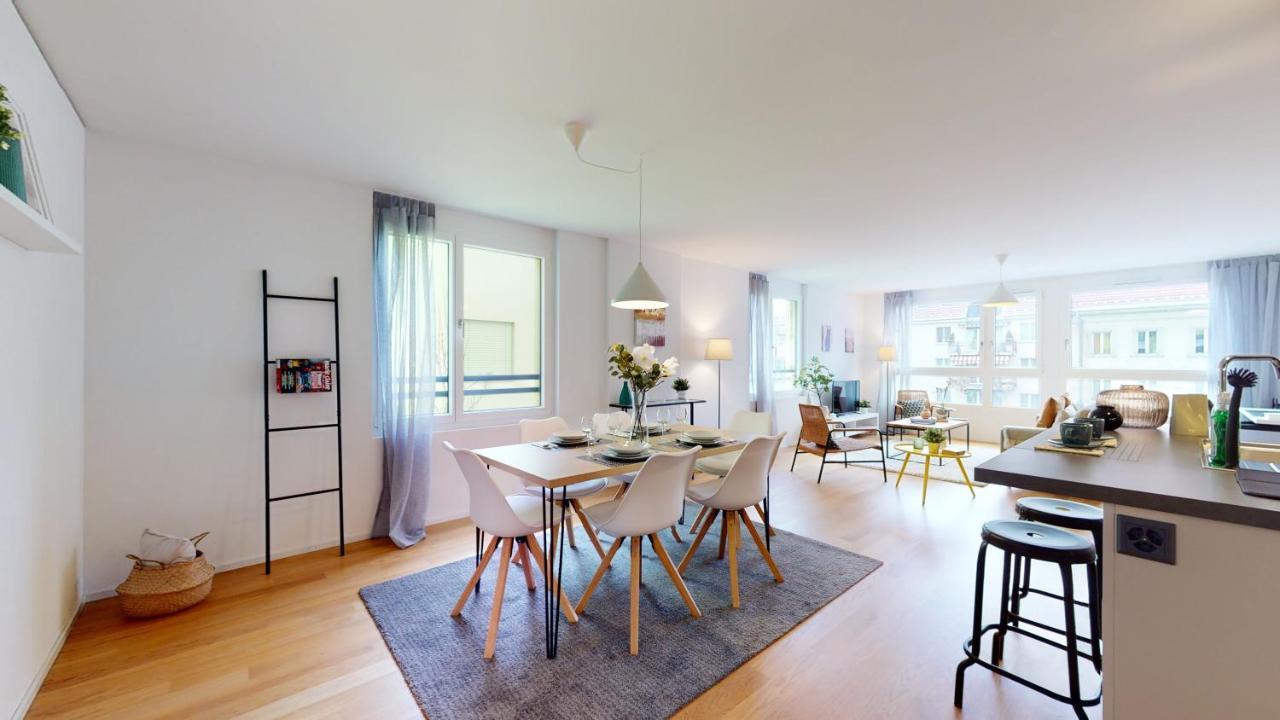 Sublime Contemporary Apartment In The City Centre ラショー・ド・フォン エクステリア 写真