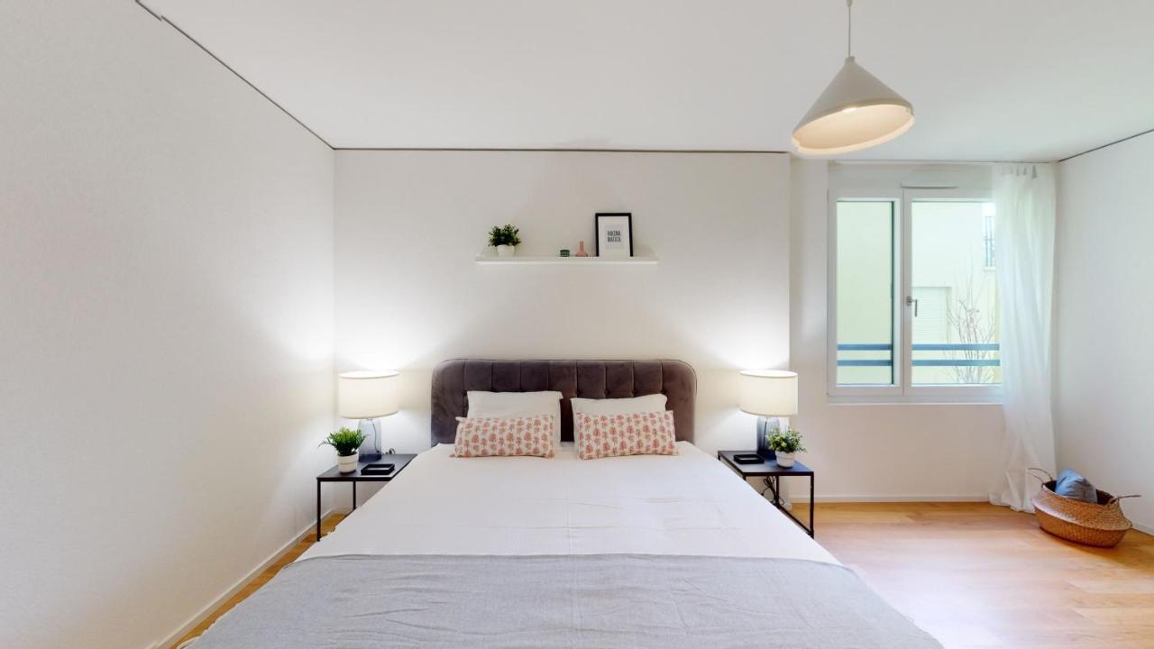 Sublime Contemporary Apartment In The City Centre ラショー・ド・フォン エクステリア 写真