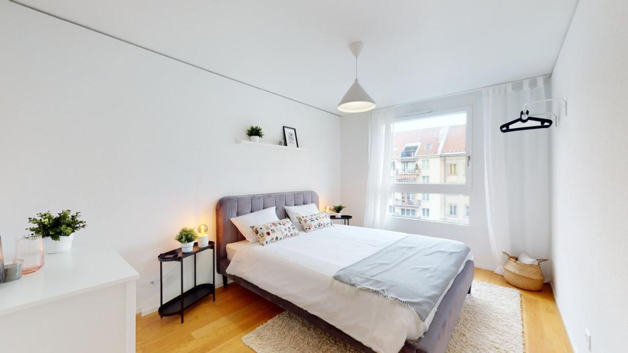 Sublime Contemporary Apartment In The City Centre ラショー・ド・フォン エクステリア 写真