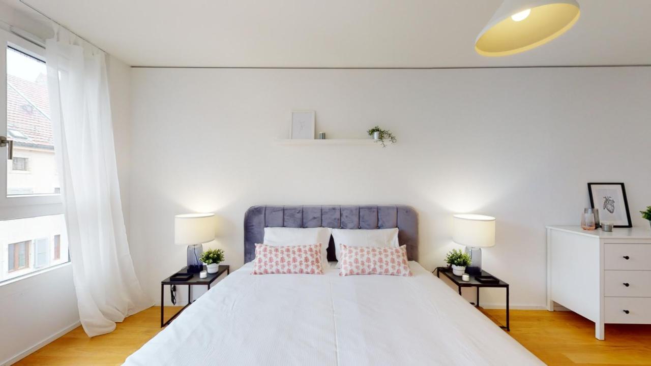 Sublime Contemporary Apartment In The City Centre ラショー・ド・フォン エクステリア 写真